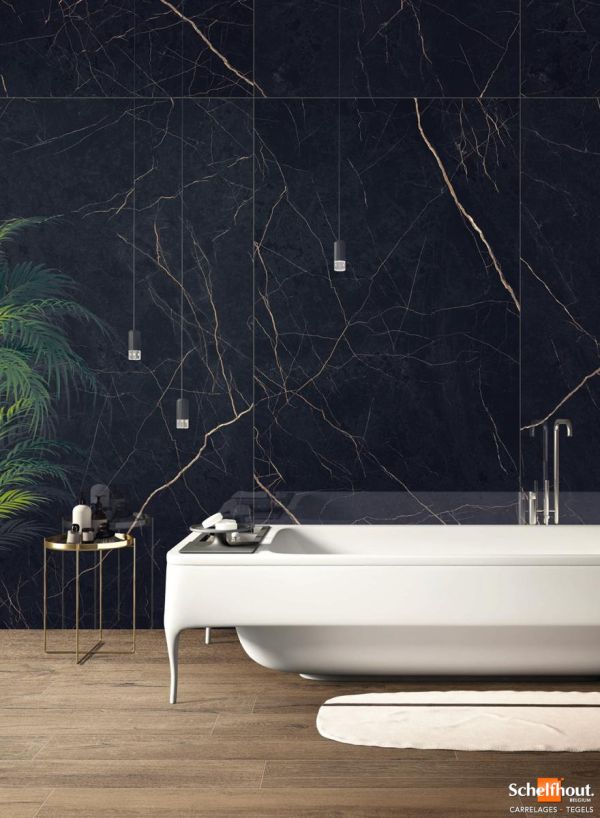 225858-inspirations-carrelage-salle-de-bain-marbre-noir-veine-doree-xxl-grand-format-carrelage-chic-melange-bois-schelfhout.jpg