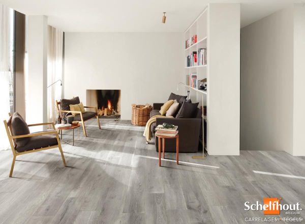 223429_inspirations-carrelage-sejour-salon-imitation-parquet-gris-tendance-murs-blancs-schelfhout.jpg